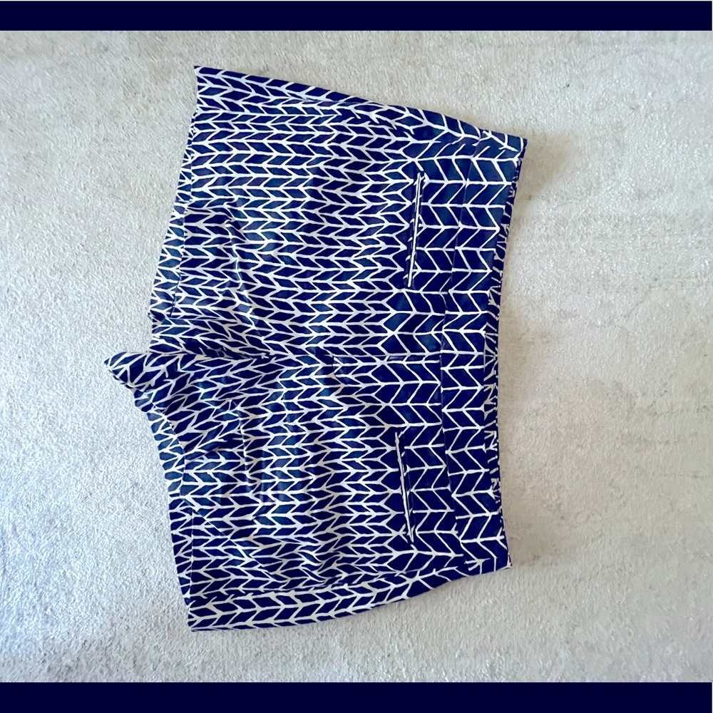 Gap navy and white pattern shorts Size 4
